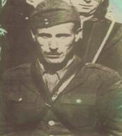 Γιανούλης Γιώργος Επταχώρι Καστοριάς. Διοικητής του ΕΛΑΣ περιοχής Γράμμου. Εκτελέστηκε το 1948.